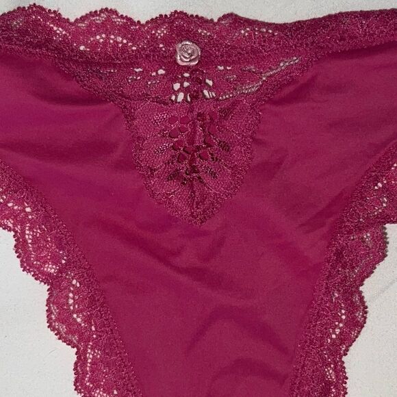NWT- FALL 2024 DREAM ANGELS
Lace-Trim Thong Panties- size LARGE - Picture 8 of 8